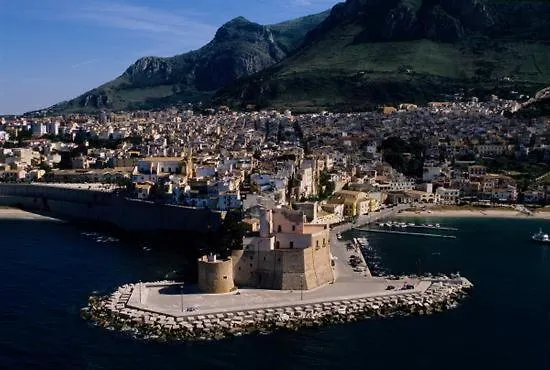Charmrooms Castellammare del Golfo 0*,